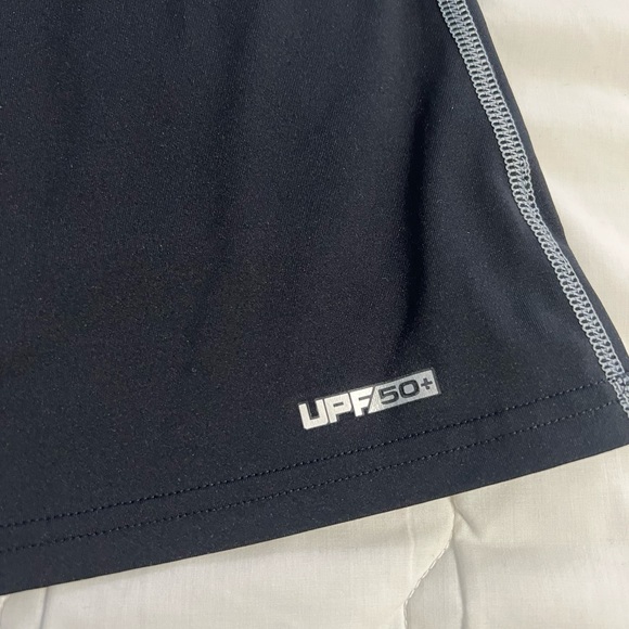 Boys size medium Under Armour black long sleeve fitted Heat gear - Picture 2 of 3